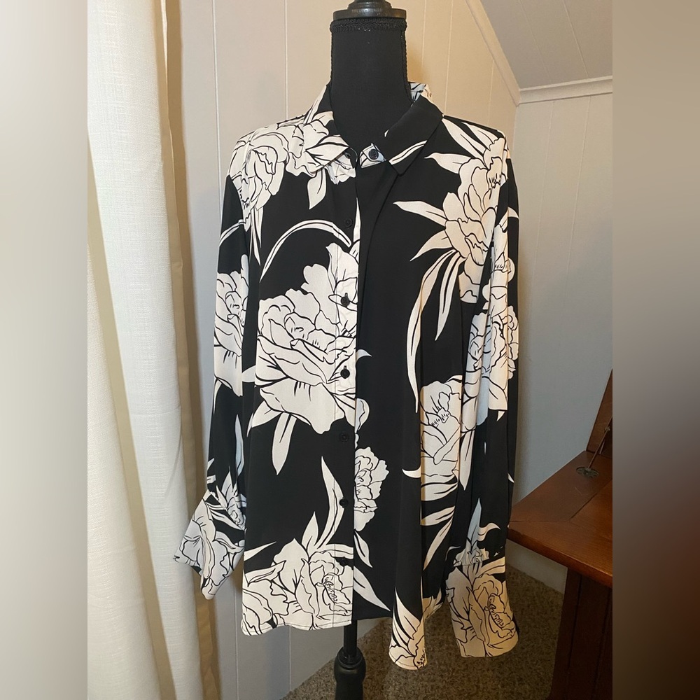 Halogen Cascading Flowers Black and White Print Long Sleeve Button Front Blouse